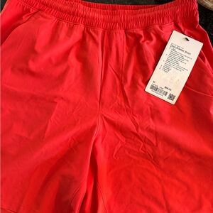 Lululemon men’s pace breaker shorts 7”. NWT